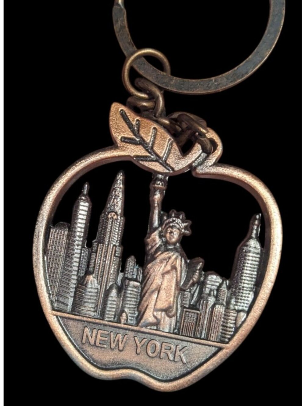 Retro NYC New York Apple Souvenir Keychain Statue of Liberty Skyline